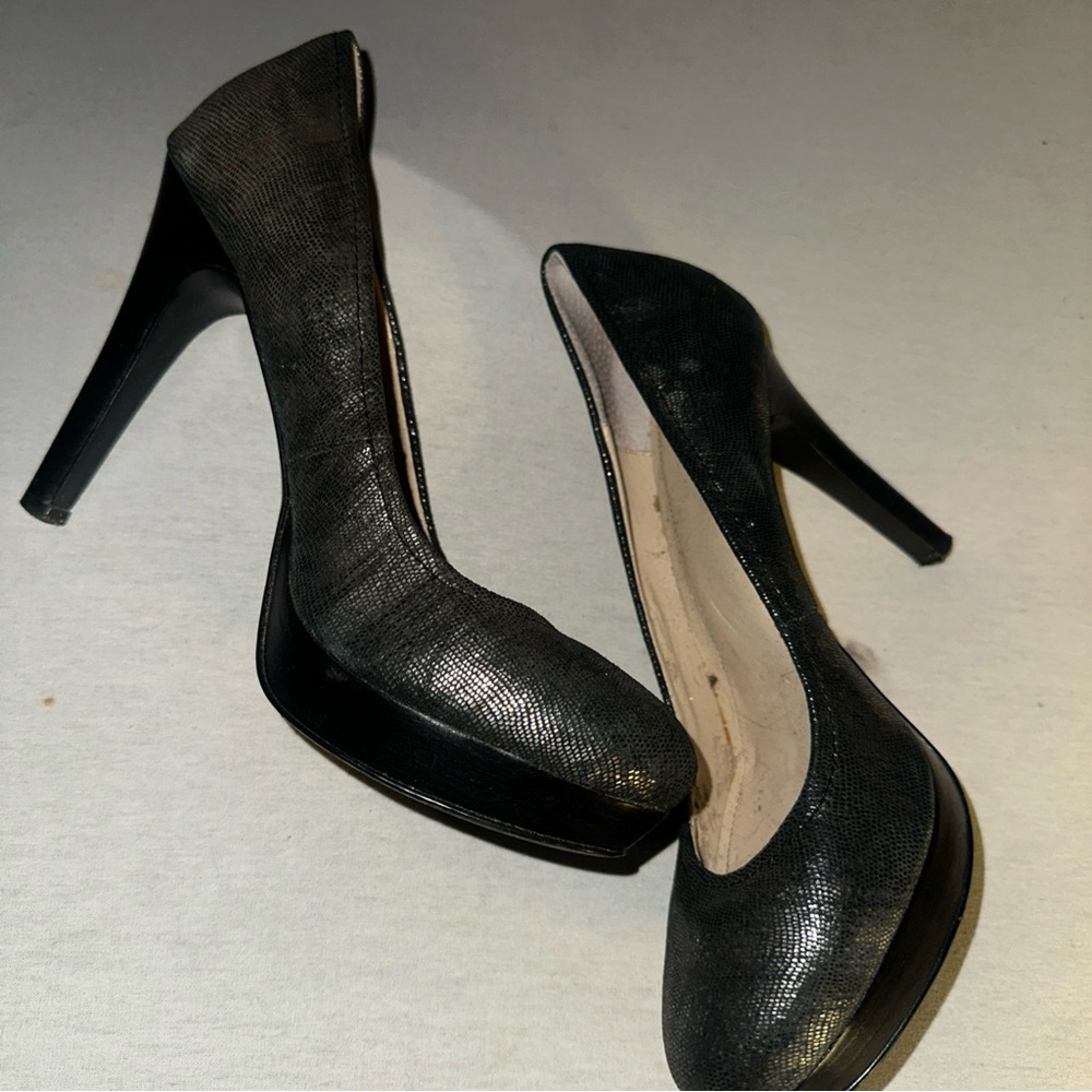Womens Size 8 Calvin Klein Elegant Black High Heels.